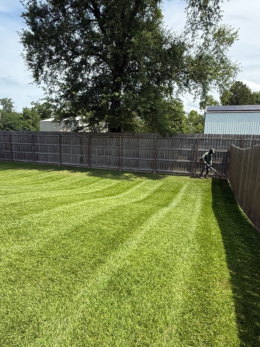 Mowing, Edging & Cleanup